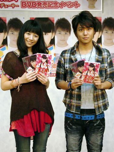 映画「東京少女」のＤＶＤ発売記念イベントに出席した夏帆（左）と佐野和真