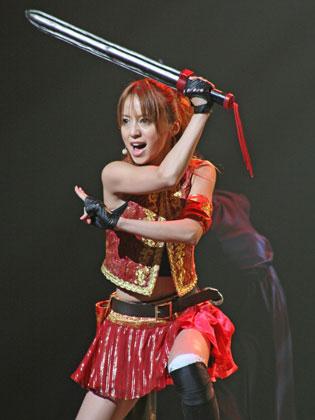 【画像・写真】アミーゴ　ミニスカ姿で殺陣に挑戦