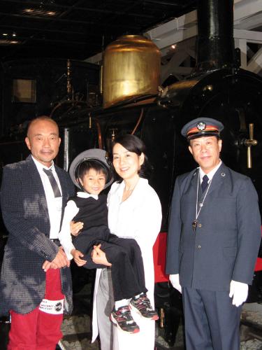 【画像・写真】吉永小百合“鉄ちゃん”２５００人と大合唱