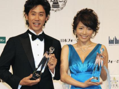 【画像・写真】“胸元パックリ”釈に汗ビッショリ大泉