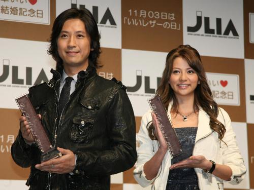 【画像・写真】谷原章介　オヤジギャグ連発で革製品ＰＲ