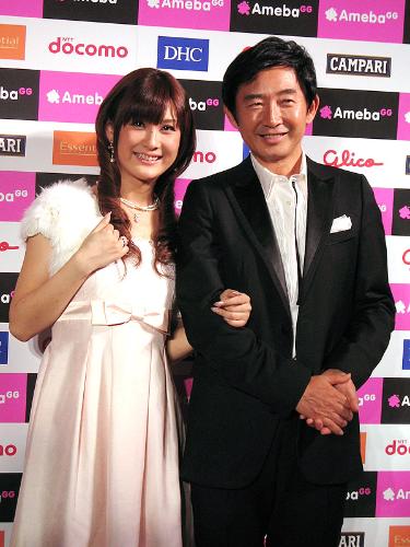 【画像・写真】石田純一　Ｘマスは２０代女性とラブラブ？