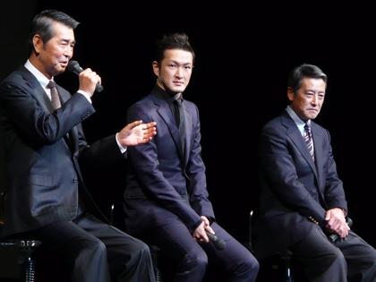 トークショーに出席した（左から）渡哲也、中村獅童、神田正輝