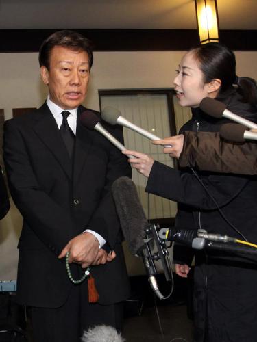 【画像・写真】遠藤実さんと別れ…千昌夫ら消沈の通夜参列