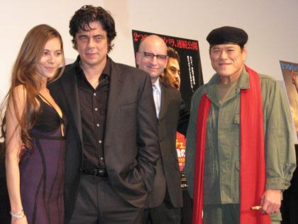 【画像・写真】ベニチオも猪木と一緒に「１、２、３、チェ！」