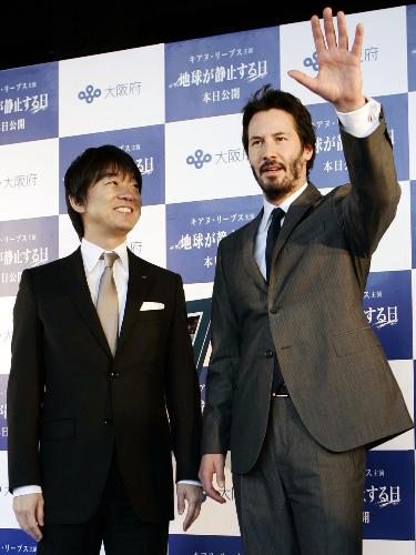 【画像・写真】キアヌに橋下知事が「霞が関壊して」とお願い