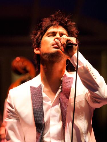 平井堅 ロマンティックの散弾銃 １５曲熱唱 スポニチ Sponichi Annex 芸能