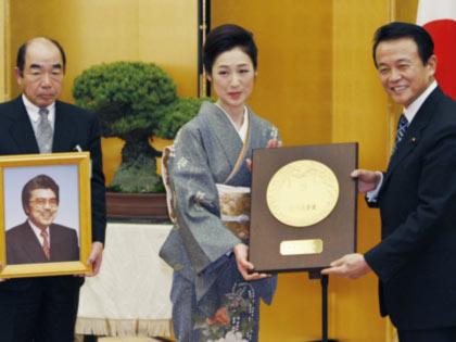 【画像・写真】弟子・杉良も万感…遠藤さん国民栄誉賞授与式