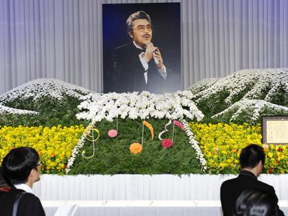 【画像・写真】遠藤実さんお別れの会…サブちゃん、ファンら献花