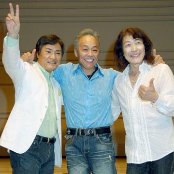 活動再開と２８年ぶりの全国ツアーを発表した「アリス」の（左から）堀内孝雄、谷村新司、矢沢透