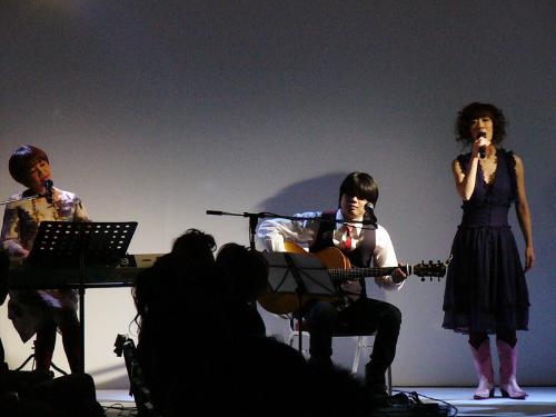 【画像・写真】「花＊花」しっとりと６年ぶり再始動