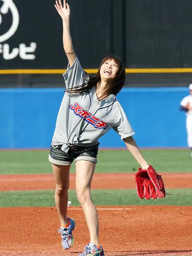 【画像・写真】野球大好き！ＡＫＢ大島麻衣がノーバン始球式