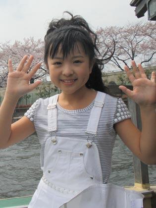 【画像・写真】最年少演歌歌手さくらが桜バックにコブシ聴かせた