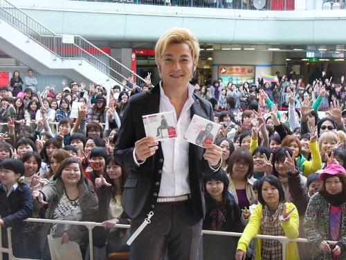 【画像・写真】つるの　草なぎは「本当にいい人、気の毒」