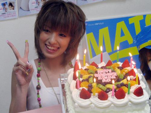 ２０歳のバースデーケーキを前に笑顔の南明奈 スポニチ Sponichi Annex 芸能