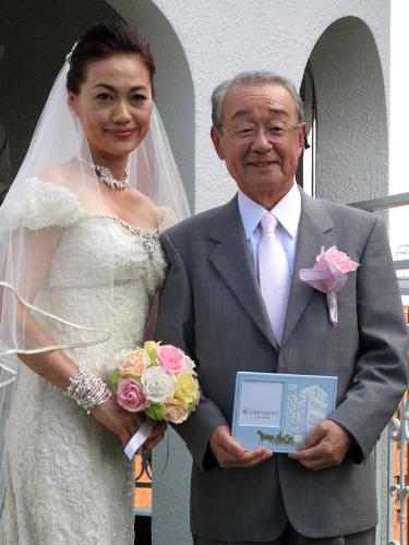 【画像・写真】山本文郎アナの３１歳年下新妻「毎年着させて」