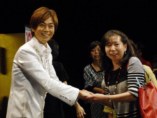 【画像・写真】氷川きよし　もうすぐ８万人と握手達成