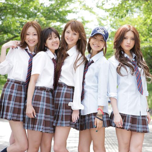 【画像・写真】佐々木希ら人気モデル、制服姿にウキウキ