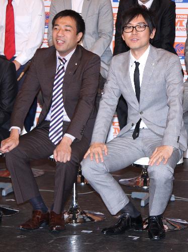 「Ｍ－１グランプリ２００９」の製作発表会に出席したナイツの塙宣之（左）と土屋伸之