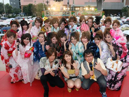 【画像・写真】女子大生２１人浴衣で「ウィッシュ！」