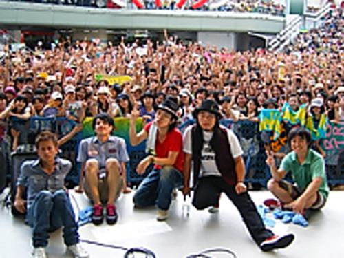 【画像・写真】ロッカトレンチに６０００人が歓声