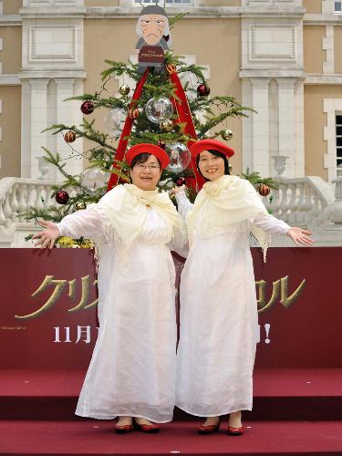 【画像・写真】ハリセンボン汗かきかき世界一早いＸマスツリー点灯