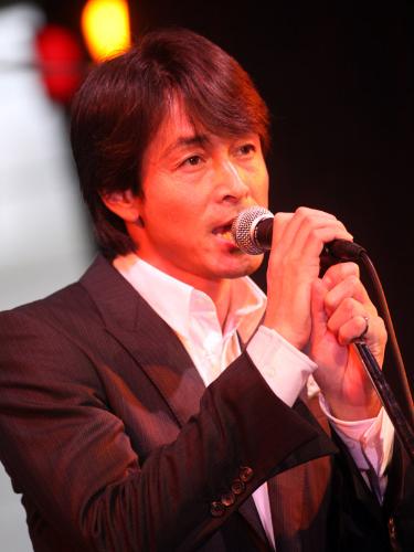 歌手デビュー２０年の記念ライブを行った吉田栄作
