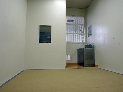新設される東京湾岸署の留置施設にある居室