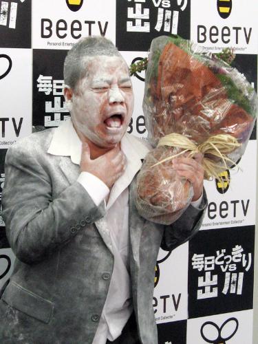 【画像・写真】白い粉まみれ出川哲朗…笑えないドッキリ