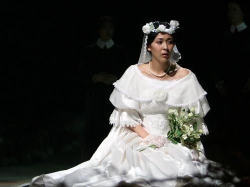 ミュージカル「ジェーン・エア」ゲネプロで初主演する松たか子。ウエディングドレス姿で花嫁を演じる