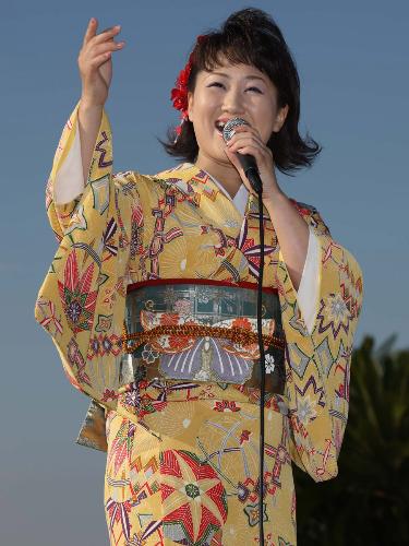 【画像・写真】日本一、人の気持ちがわかる歌手が海ほたるで熱唱