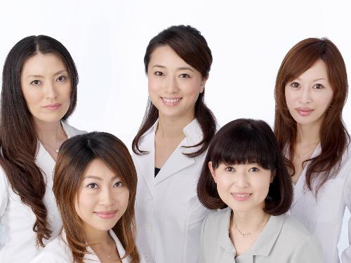 「女医が教える女のからだ」を出版する現役院長の５人の女医さん