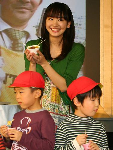 【画像・写真】ガッキー　オリジナルの歌やダンス披露