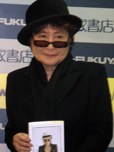 【画像・写真】オノ・ヨーコ　サイン会で“小石族”のすすめ