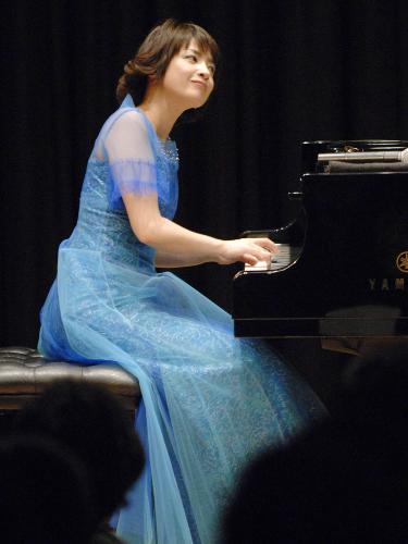 ソウル市内で演奏するピアニストの西村由紀江