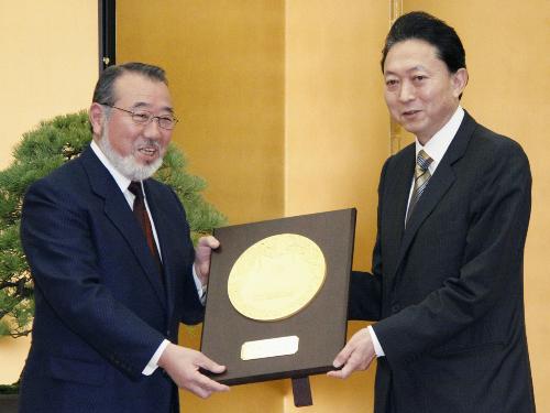 【画像・写真】「ファンの方々から頂いた」森繁さんの国民栄誉賞