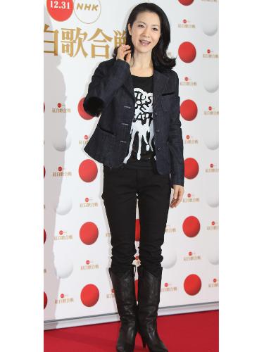 【画像・写真】洋装の冬美“初体験”は総額数千万円相当ナリ