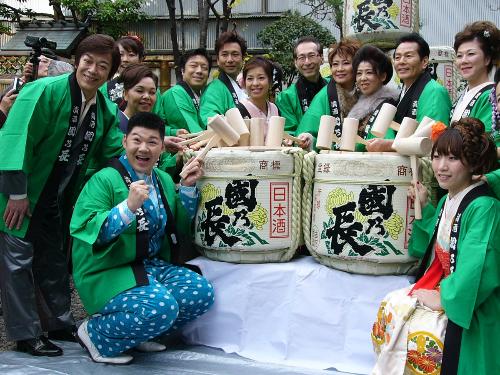 【画像・写真】成人の仲間入り！升酒チビリでキュイ～ンの大江裕