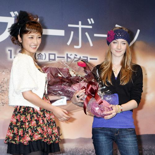 【画像・写真】１５歳米女優の色気に石川梨華ウットリ…