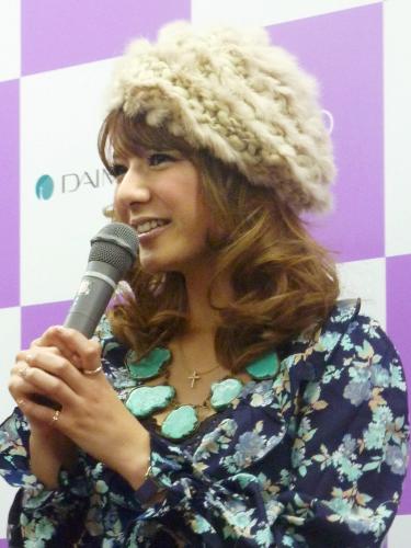 「福岡アジアコレクション」の記者会見に臨むタレントのスザンヌ