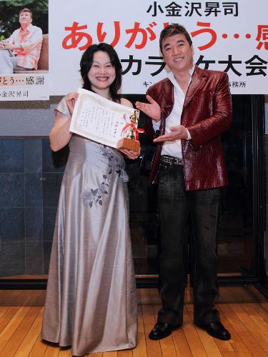 優勝した田頭千幸さん（左）と小金沢昇司