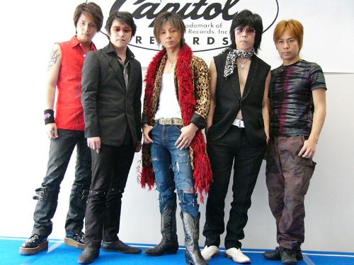 ロックグループ「ＳＯＰＨＩＡ」（左から）ベース・黒柳能生、キーボード・都啓一、ボーカル・松岡充、ギター・豊田和貴、ドラム・赤松芳朋