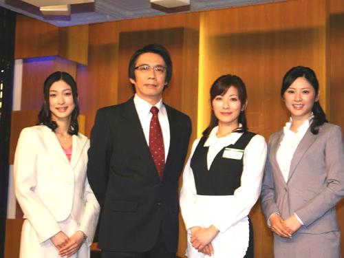 「サラリーマンＮＥＯ」の会見に登場した（左から）奥田恵梨華、生瀬勝久、中田有紀、原史奈