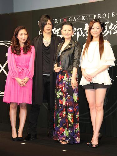 「眠狂史郎無頼控」キャスト発表記者会見に登場した（左から）辰巳奈都子、ＧＡＣＫＴ、南野陽子、杏さゆり