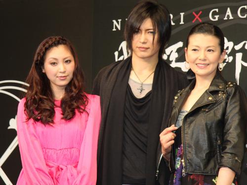 「眠狂史郎無頼控」キャスト発表記者会見に登場した（左から）辰巳奈都子、ＧＡＣＫＴ、南野陽子