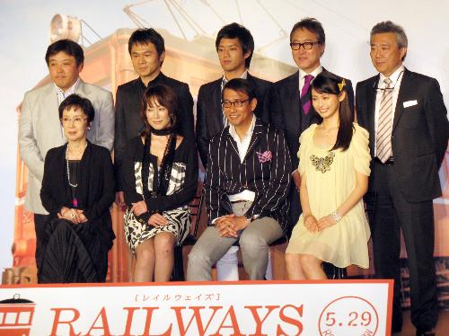 【画像・写真】百恵さん次男　セクシー美女とのデートには無言