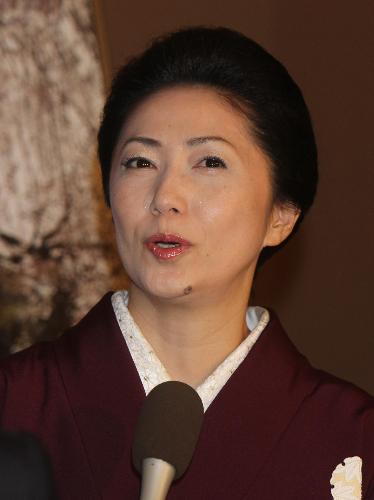 【画像・写真】さゆり涙…三木たかしさんしのぶ会に600人