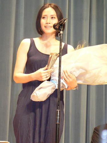 第１回日本シアタースタッフ映画祭の授賞式に出席した中谷美紀