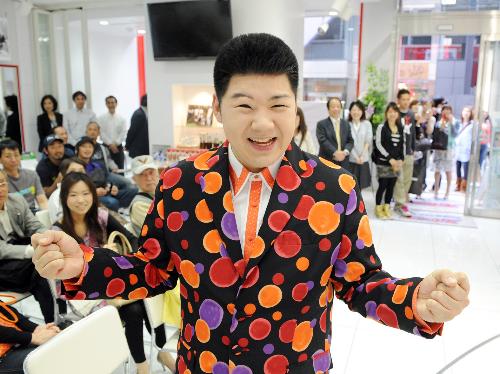 【画像・写真】スポニチプラザ一般公開第１弾は「のろま大将！」