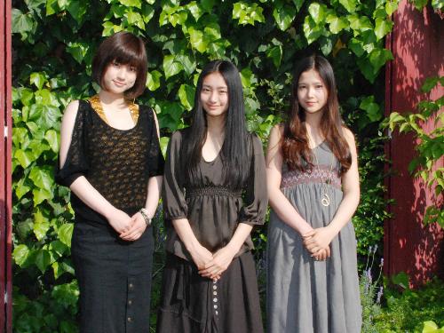映画「少女たちの羅針盤」の製作発表を行った（左から）森田彩華、忽那汐里、草刈麻有